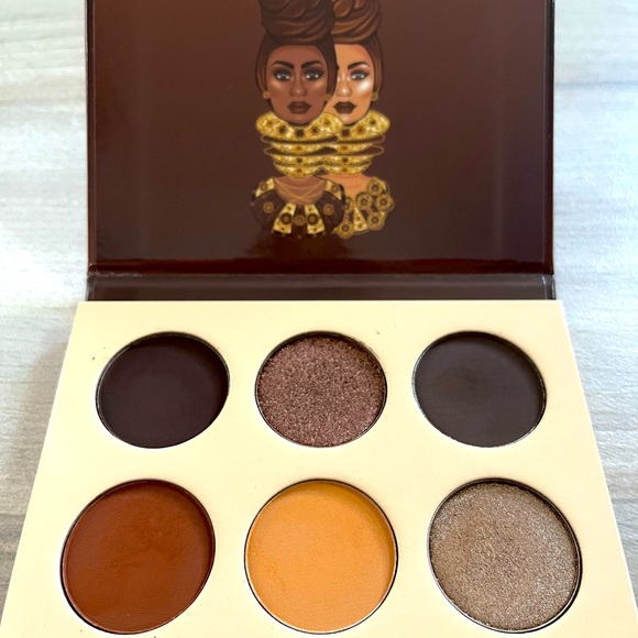 Juvia’s Place - The Chocolates Eyeshadow Palette - Picture 1 of 2